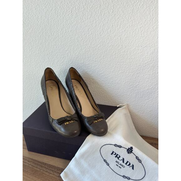 Prada Naplak Evening Pumps Logo Bow Chunky Heel Shoes Black Size 35 (US 5) - Picture 1 of 5